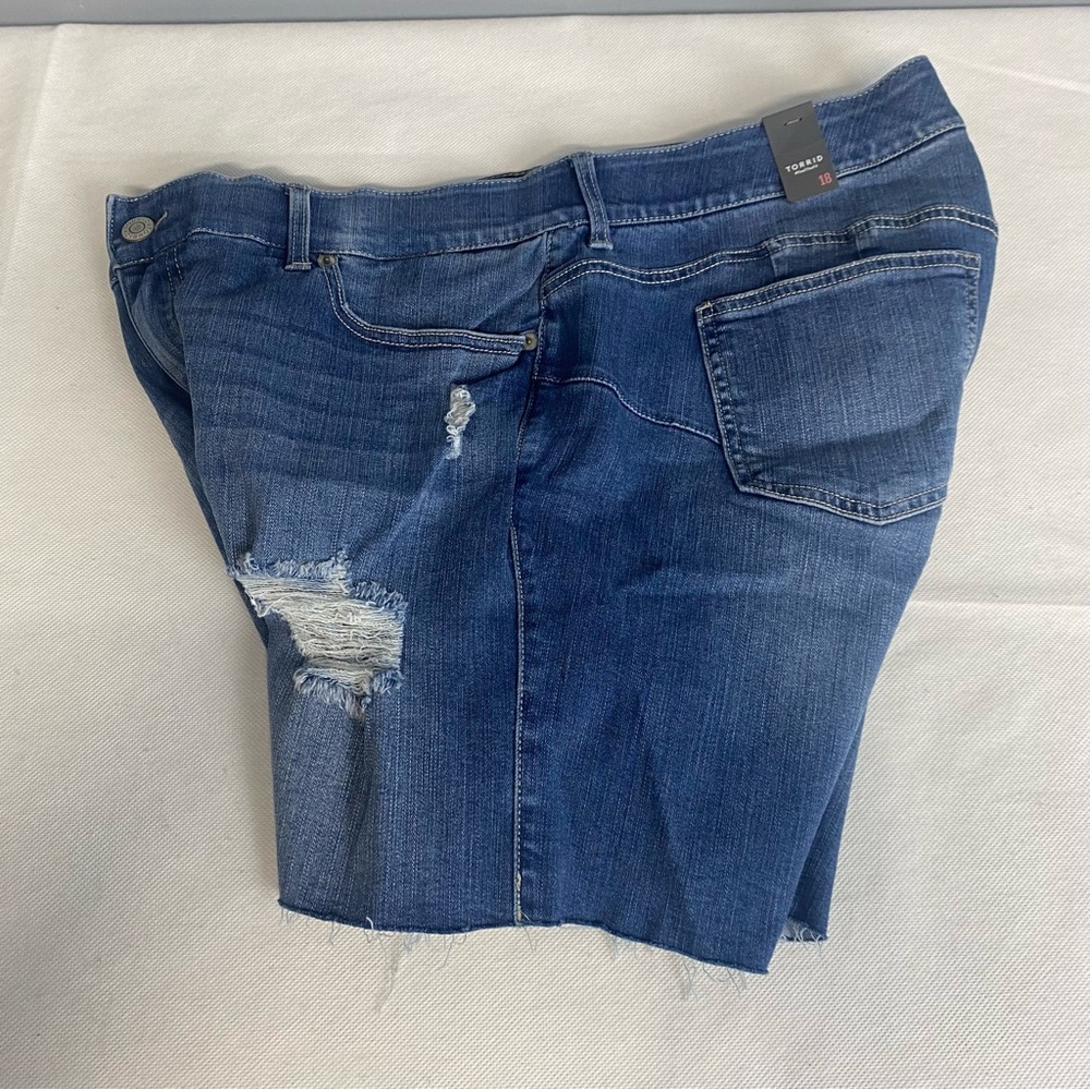 Torrid 5" Bombshell Premium Stretch High Rise Sho… - image 16